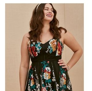Torrid floral embroidery dress